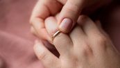 Come sfilare dal dito un anello stretto