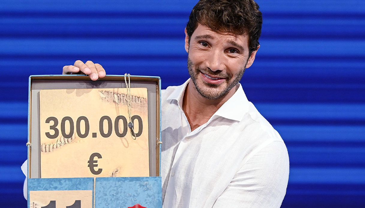 stefano de martino conduttore affari tuoi