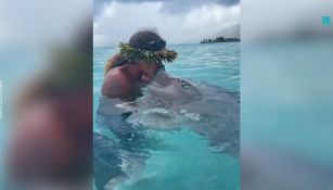 L'impressionante 'bacio della morte'