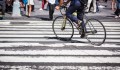 I ciclisti possono pedalare sulle strisce pedonali? Che cosa dice la legge