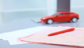 La guida con il foglio rosa è soggetta a limitazioni e regole