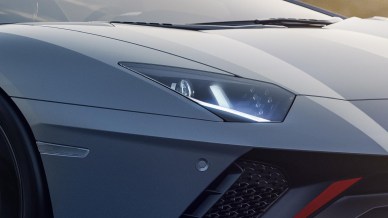 Lamborghini nel posto disabili, è bufera: la verità spiazza