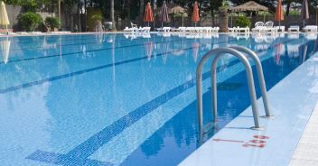 piscina-cloro-intossicazione-rischi-sintomi