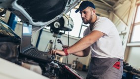 Durante la revisione, non è necessario smontare parti del veicolo