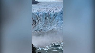 Il crollo del ghiacciaio è impressionante