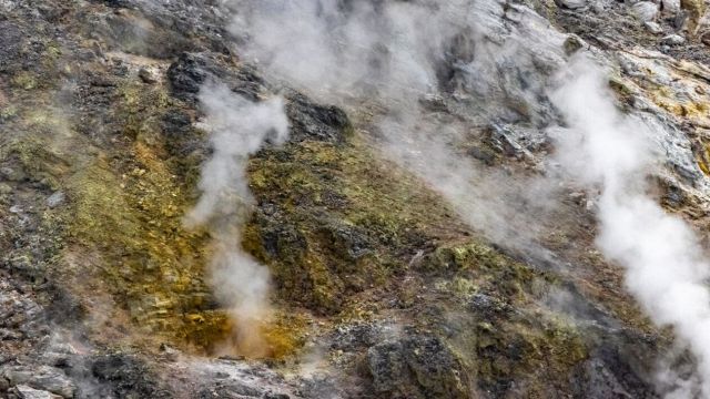 Cosa c’è sotto i Campi Flegrei?